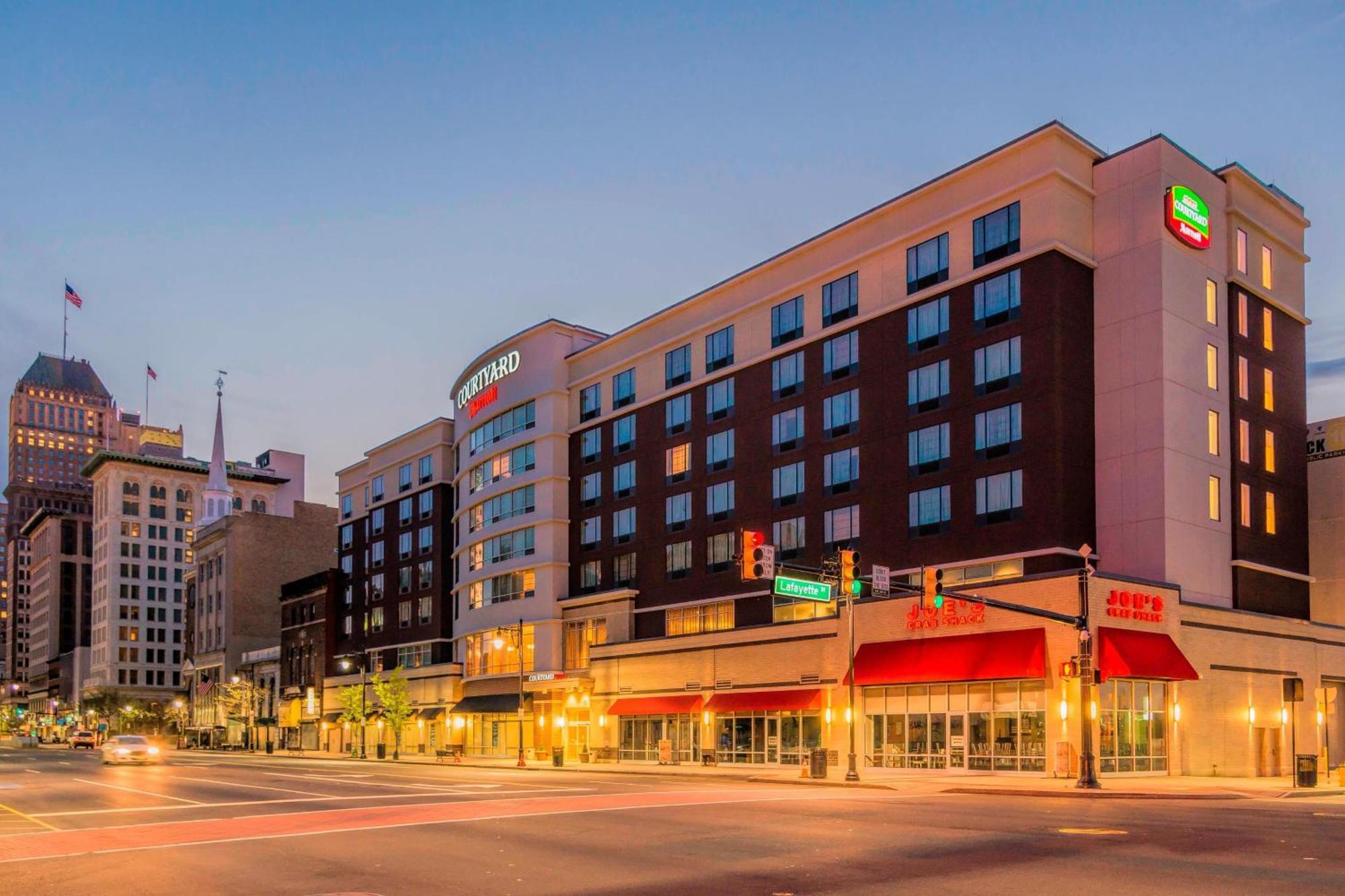 Готель Courtyard By Marriott Newark Downtown Екстер'єр фото